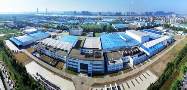 全球首台5G智能新能源汽车在湖北黄冈成功下线，开启智慧出行新纪元